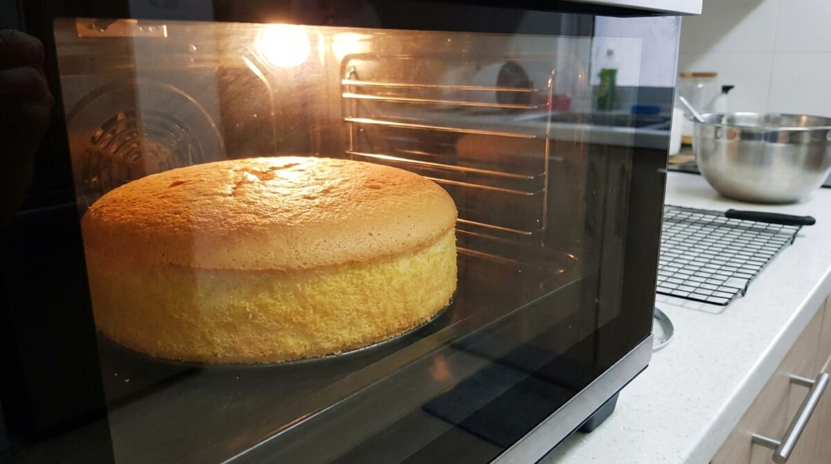 découvrez notre recette du fraisier avec une génoise moelleuse, une crème onctueuse et des fraises fraîches pour un dessert délicieux et rafraîchissant.