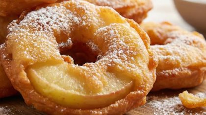 En 10 minutes seulement, ces Beignets de pommes dorés mettent tout le monde d’accord