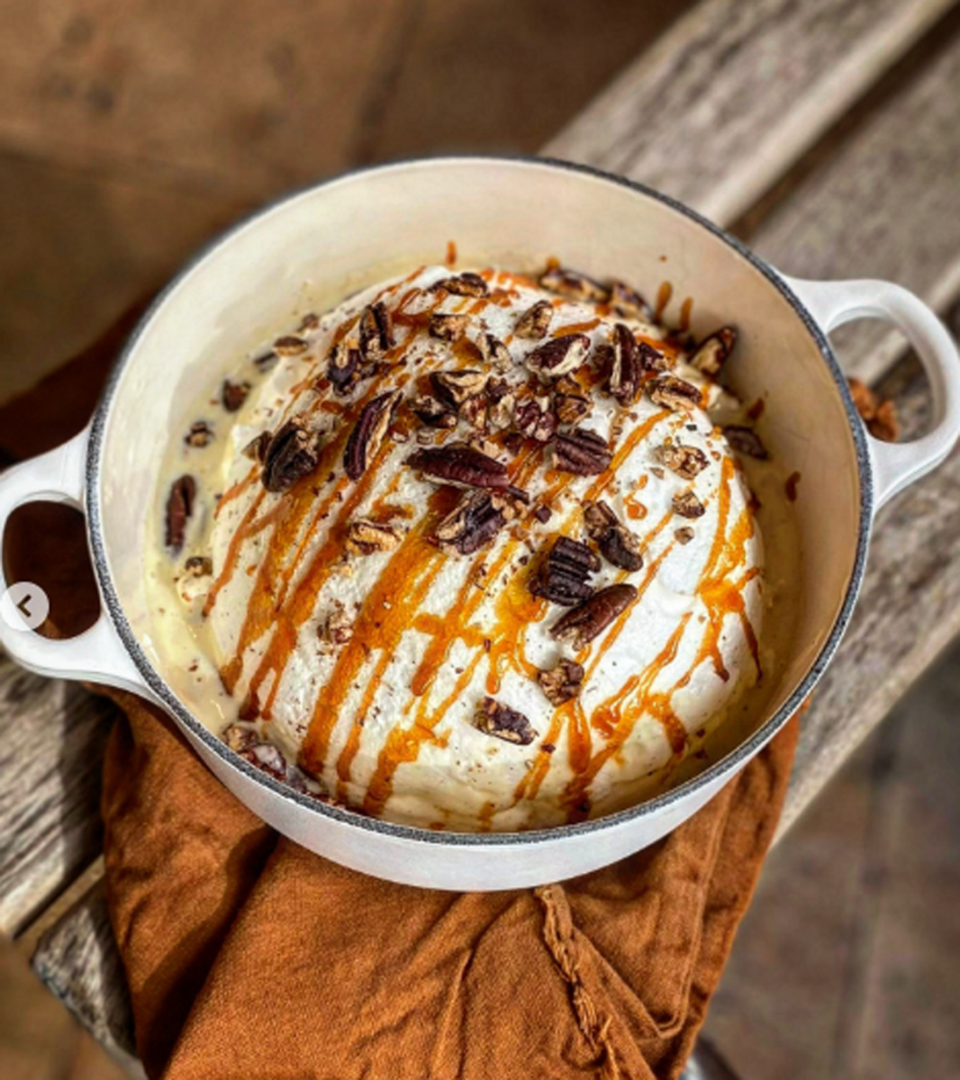 L’île flottante caramel pécan qui impressionne à tous les coups