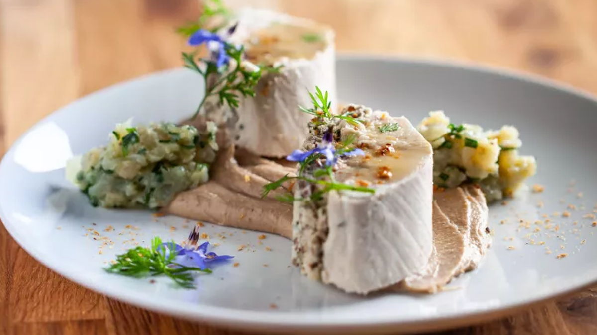 Le suprême de chapon farci et sa purée de châtaignes du chef Philippe Etchebest : un plat digne d’un grand repas